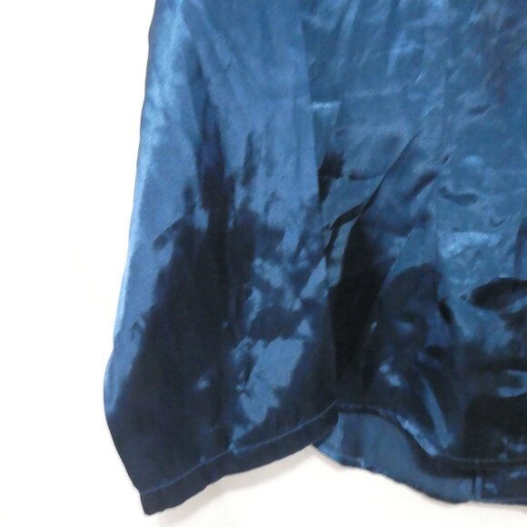 LA VIE EN ROSE | medium | Blue Silky Satin Button-Up Pajama Top - Picture 12 of 14